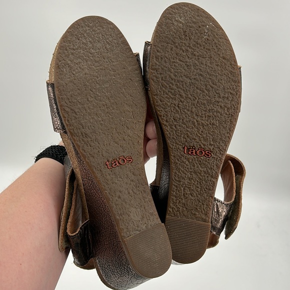 Taos‎ Pyramid Bronze Leather Wedge Sandal Women's EU 40 - Picture 7 of 9